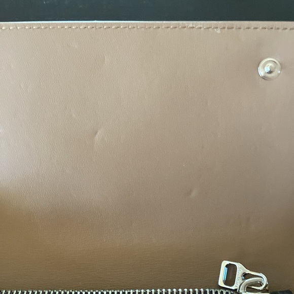 Max mara wallet, not new , a little scratchy, - Picture 6 of 6